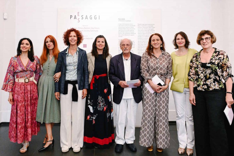Pa(E)(S)saggi: uno sguardo sulla contemporaneità. Prosegue anche questa settimana la mostra di Carla Fusi, Viviana Natalini, Emy Petrini, Arianna Picerni e Cristina Sammarco