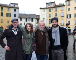 Terry Gilliam a Lucca in visita al cantiere di Movie Circus in Piazza Anfiteatro